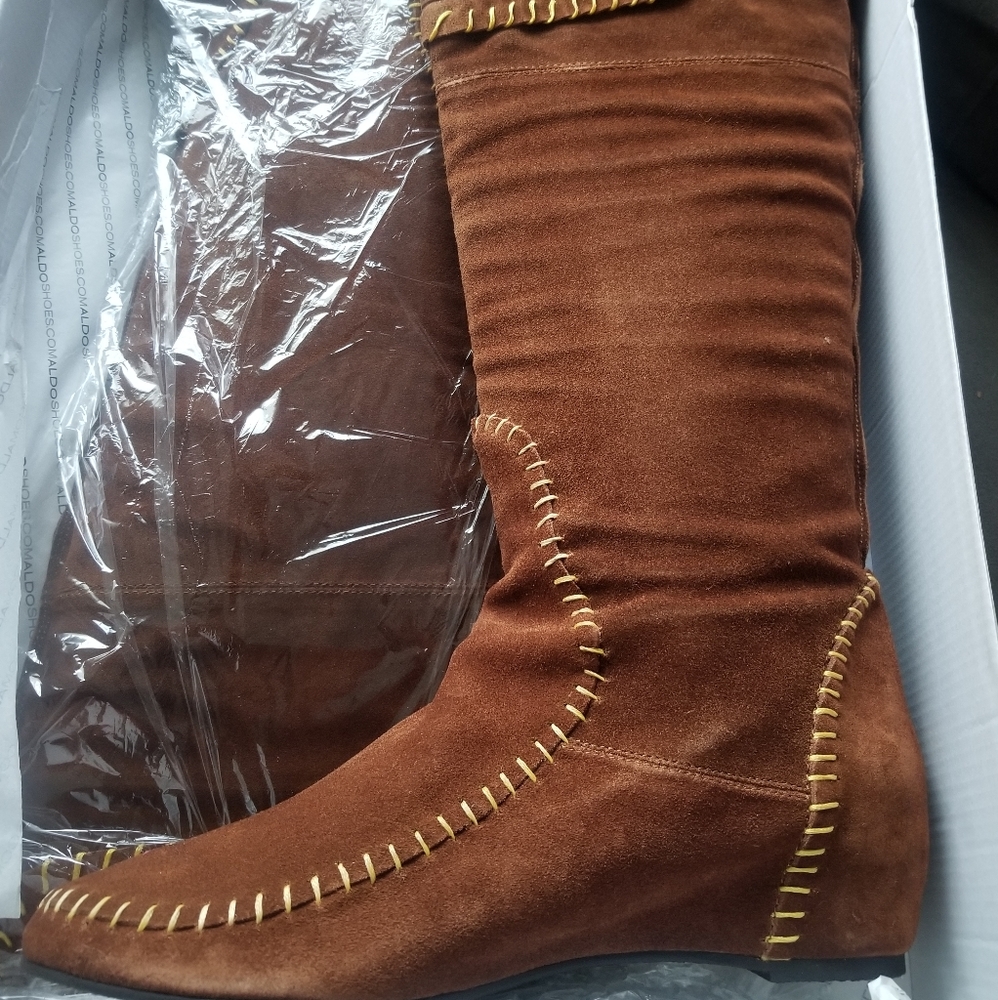 Suede embroidered boots